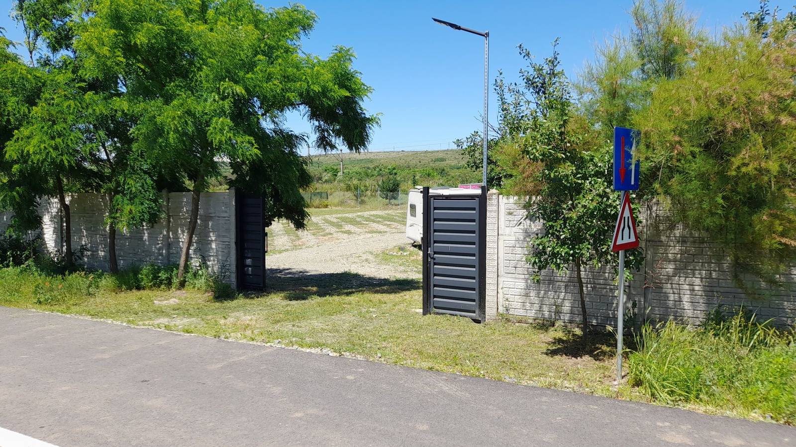 Loc de parcare exterior de închiriat în Beharca – fotografia 3