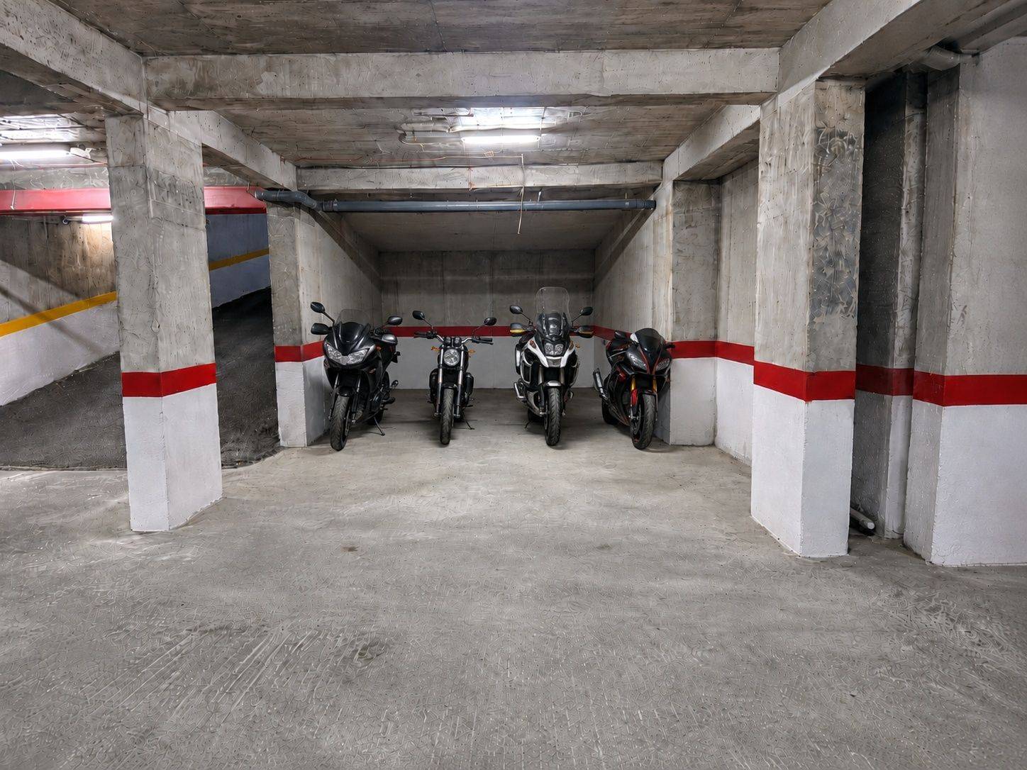 Loc de parcare interior de închiriat în Vitan - Bârzești, Runcu