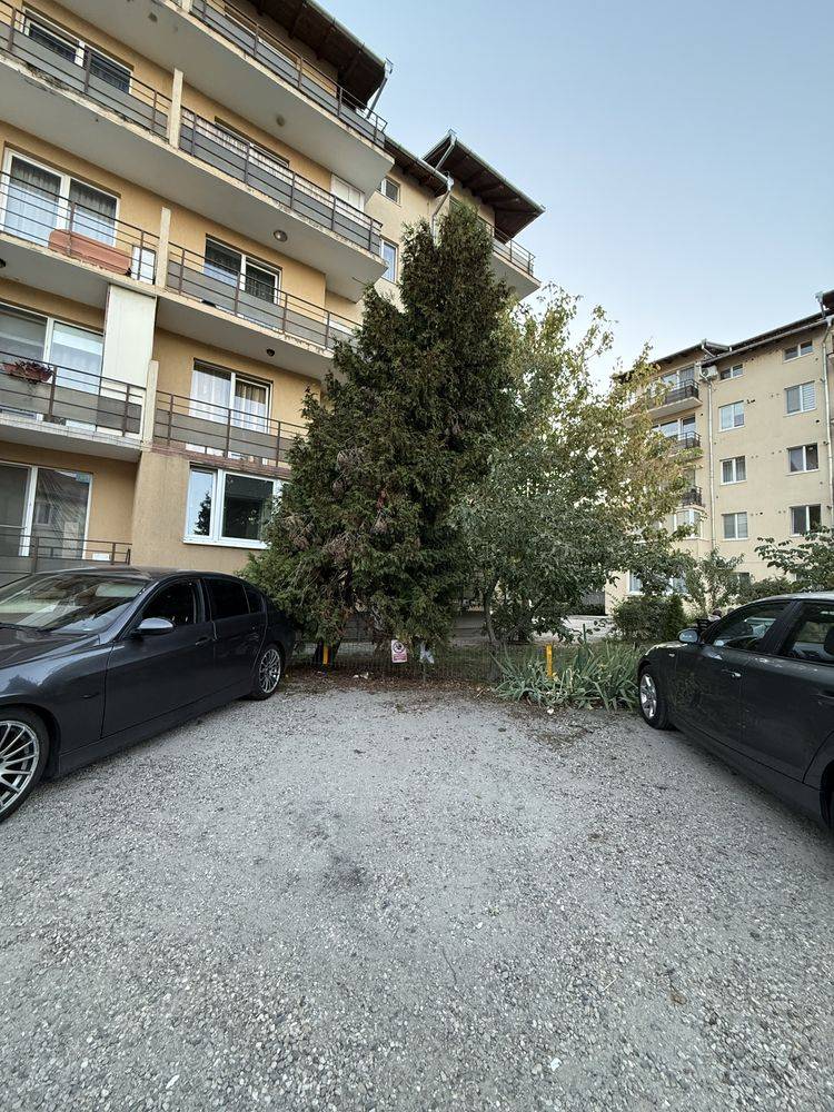 Loc de parcare exterior de închiriat în Strada Florilor, Floresti