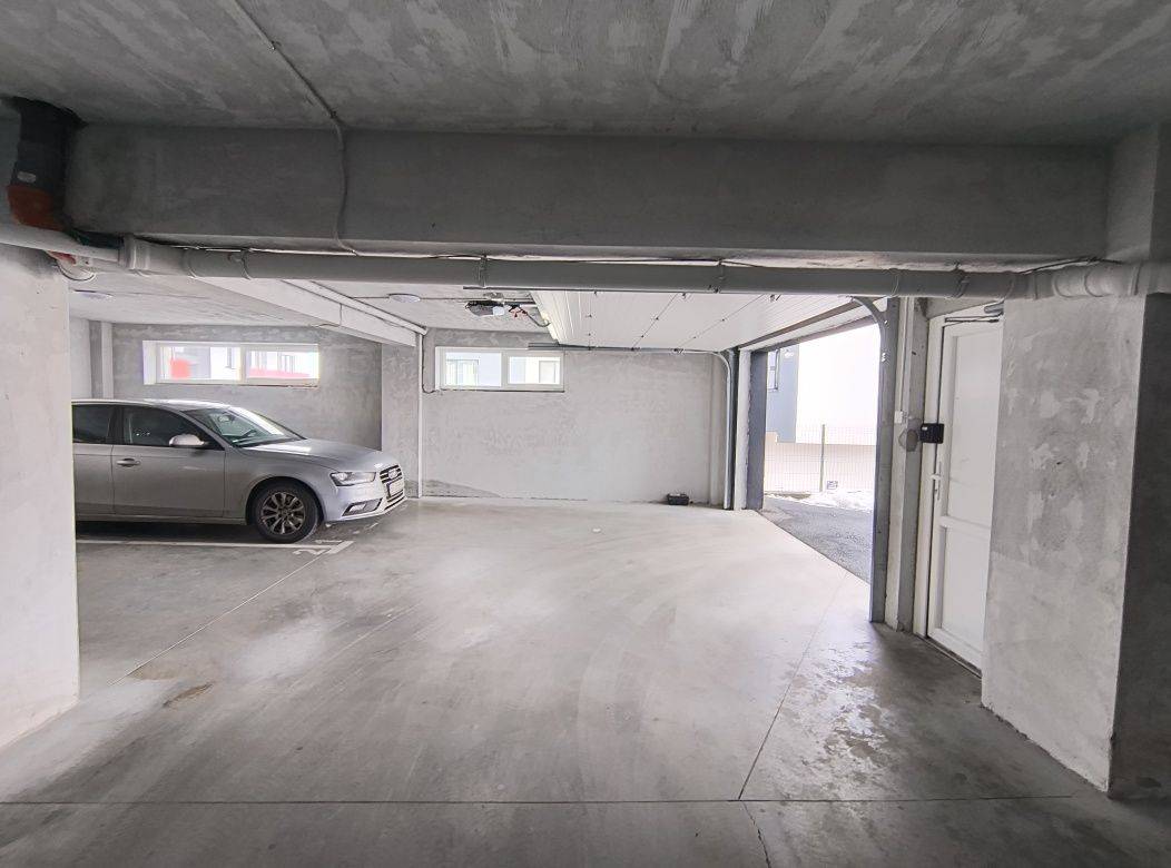 Loc de parcare interior de închiriat în Strada Teilor 21E, Floresti