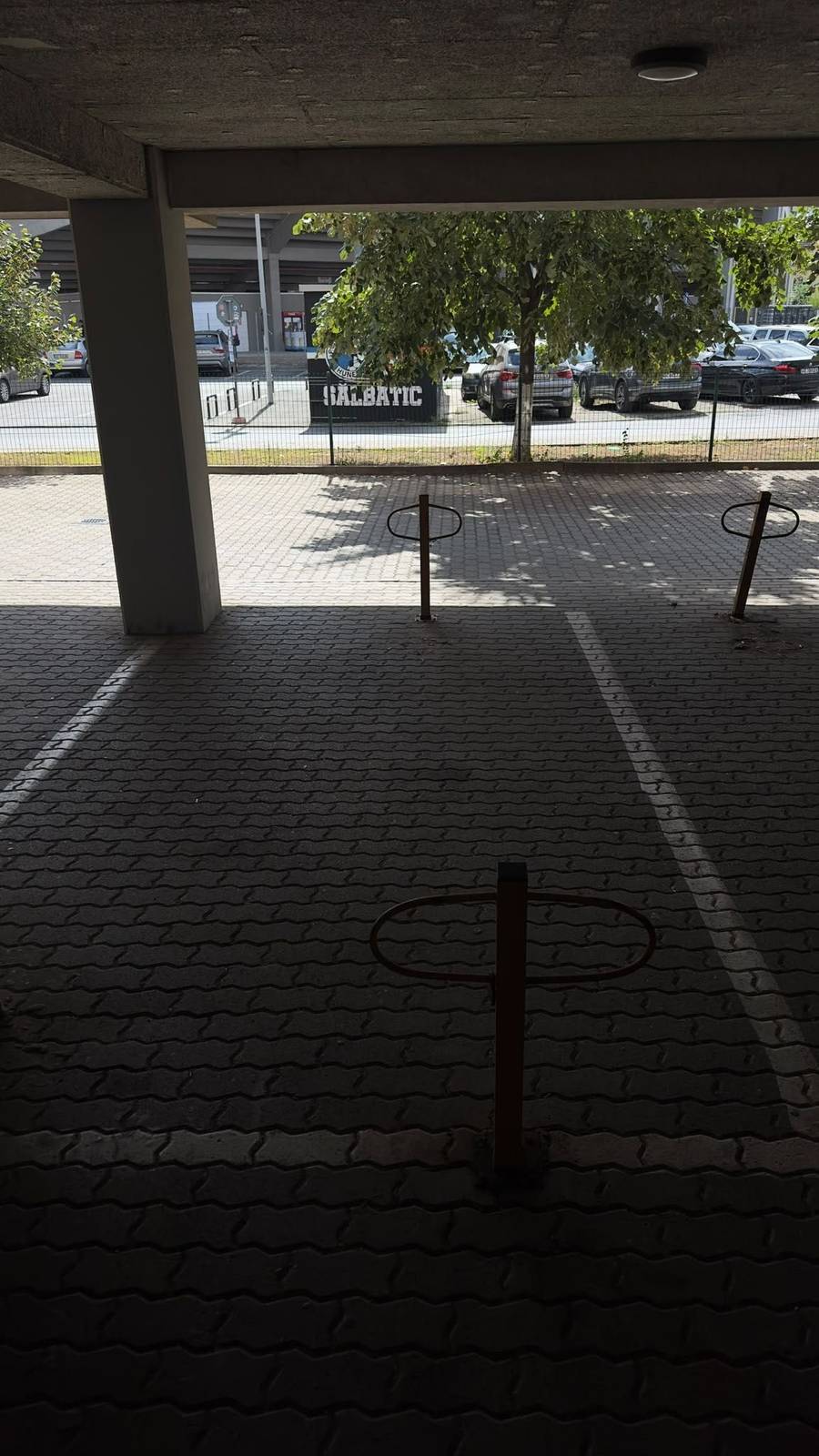 Loc de parcare interior de închiriat în Strada Roșiorilor, Arad – fotografia 3