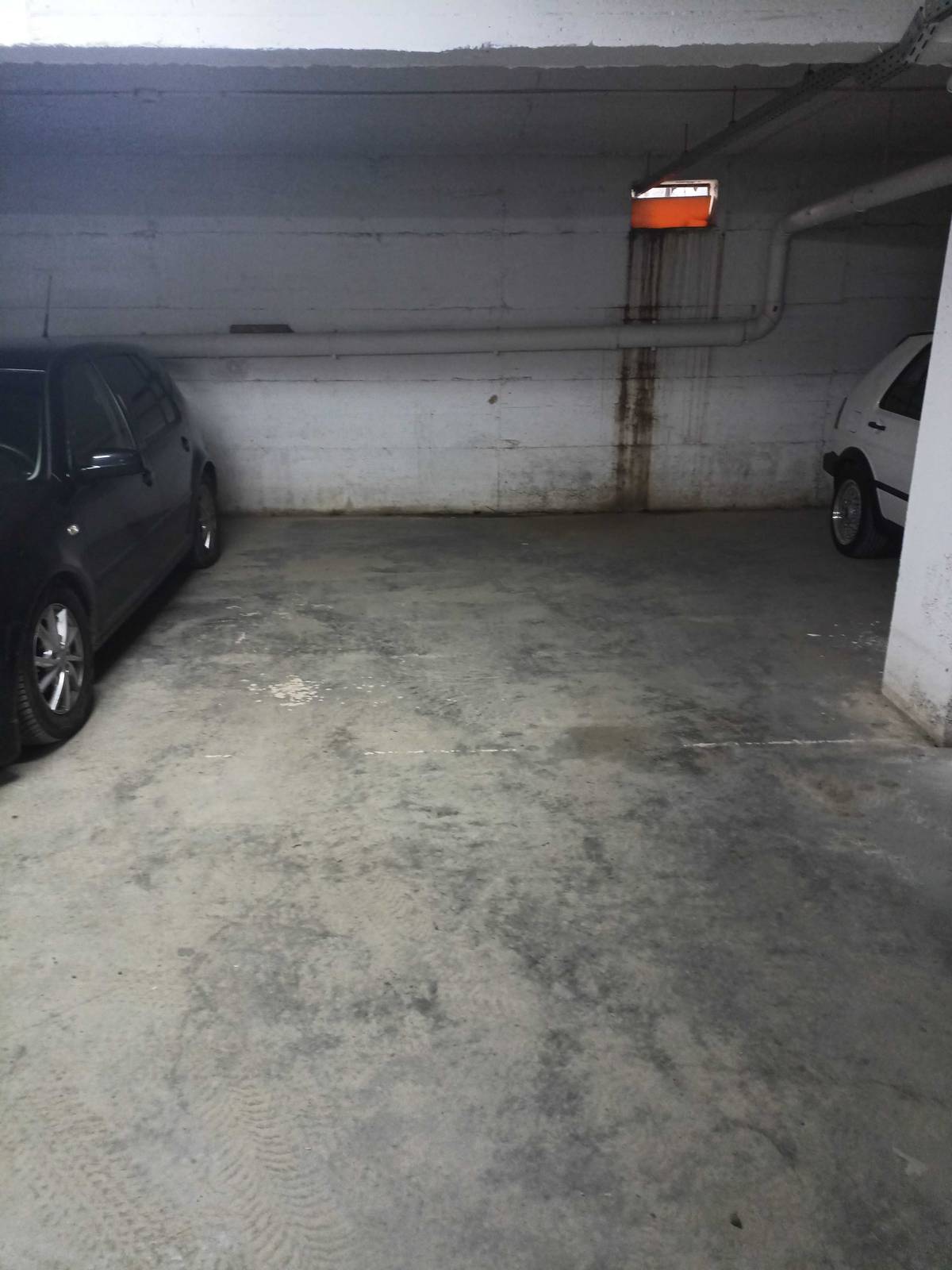 Loc de parcare interior de închiriat în Floresti