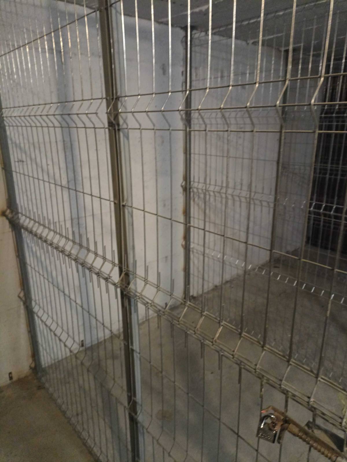 Loc de parcare interior de închiriat în Floresti – fotografia 3
