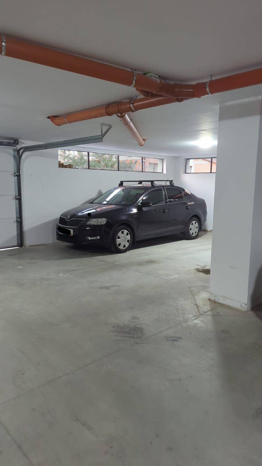 Loc de parcare tip garaj de închiriat în Strada Teilor 23, Floresti