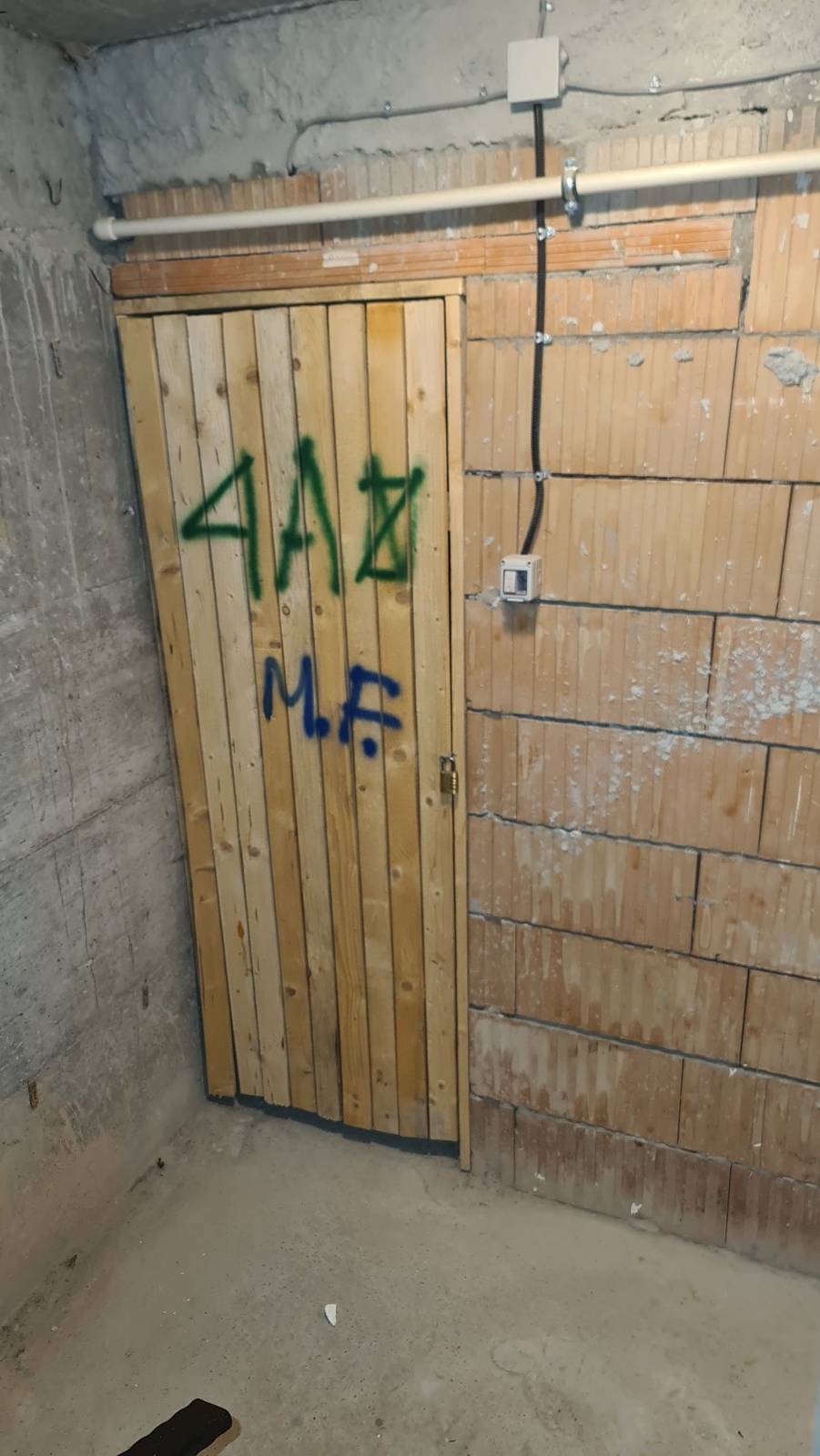Loc de parcare tip garaj de închiriat în Strada George Călinescu 9, Brasov