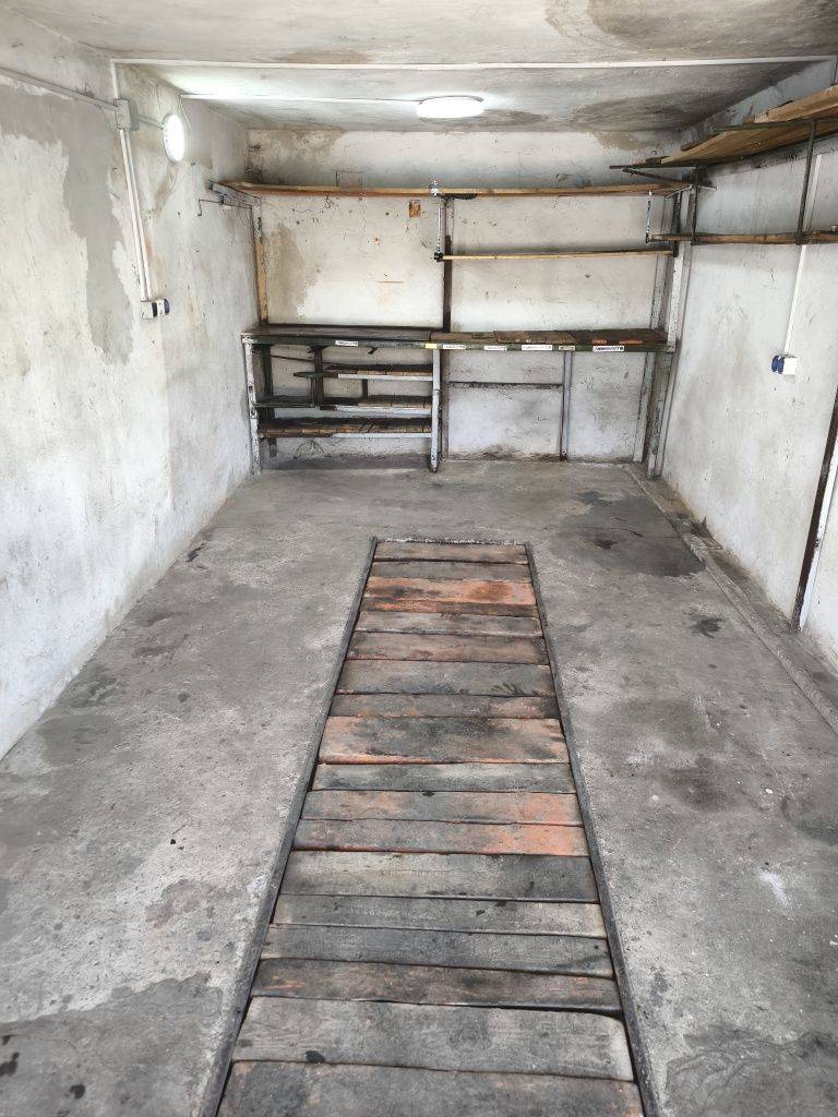 Loc de parcare tip garaj de închiriat în Resita