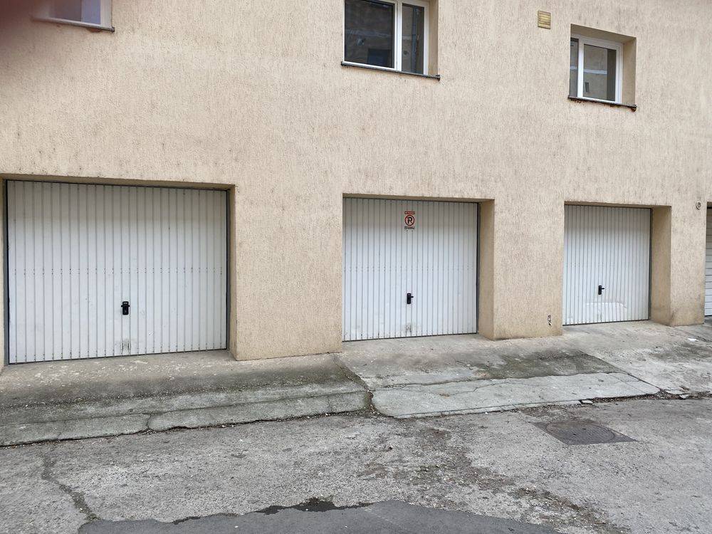 Loc de parcare tip garaj de închiriat în Strada Fagarasului 26, Resita