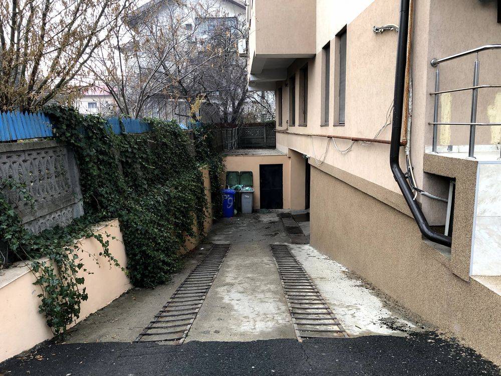 Loc de parcare interior de închiriat în Strada Floare de Cais, Otopeni