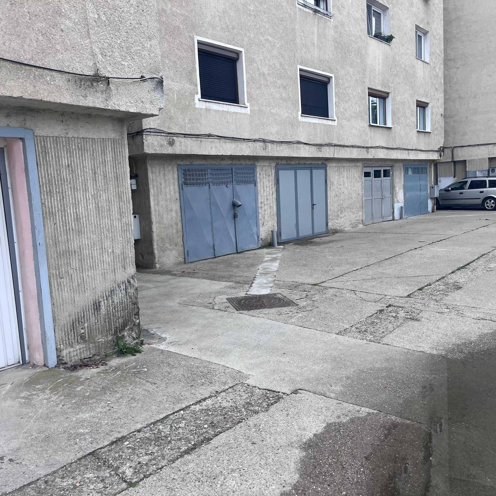 Loc de parcare tip garaj de închiriat în Calea lui Traian 180, Ramnicu Valcea