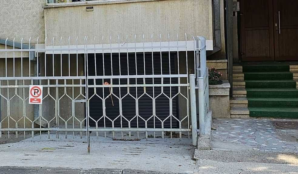 Loc de parcare tip garaj de închiriat în Strada Arcu, Iasi