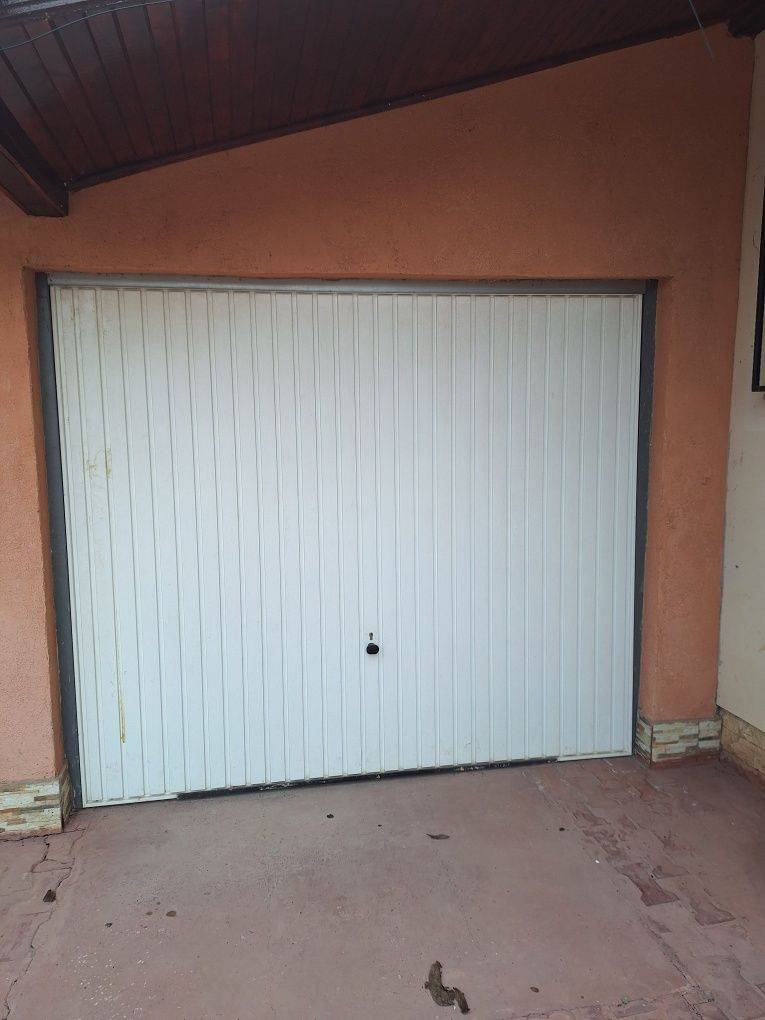 Loc de parcare tip garaj de închiriat în Otopeni