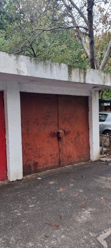 Loc de parcare tip garaj de închiriat în Strada Nicolae Bălcescu, Craiova