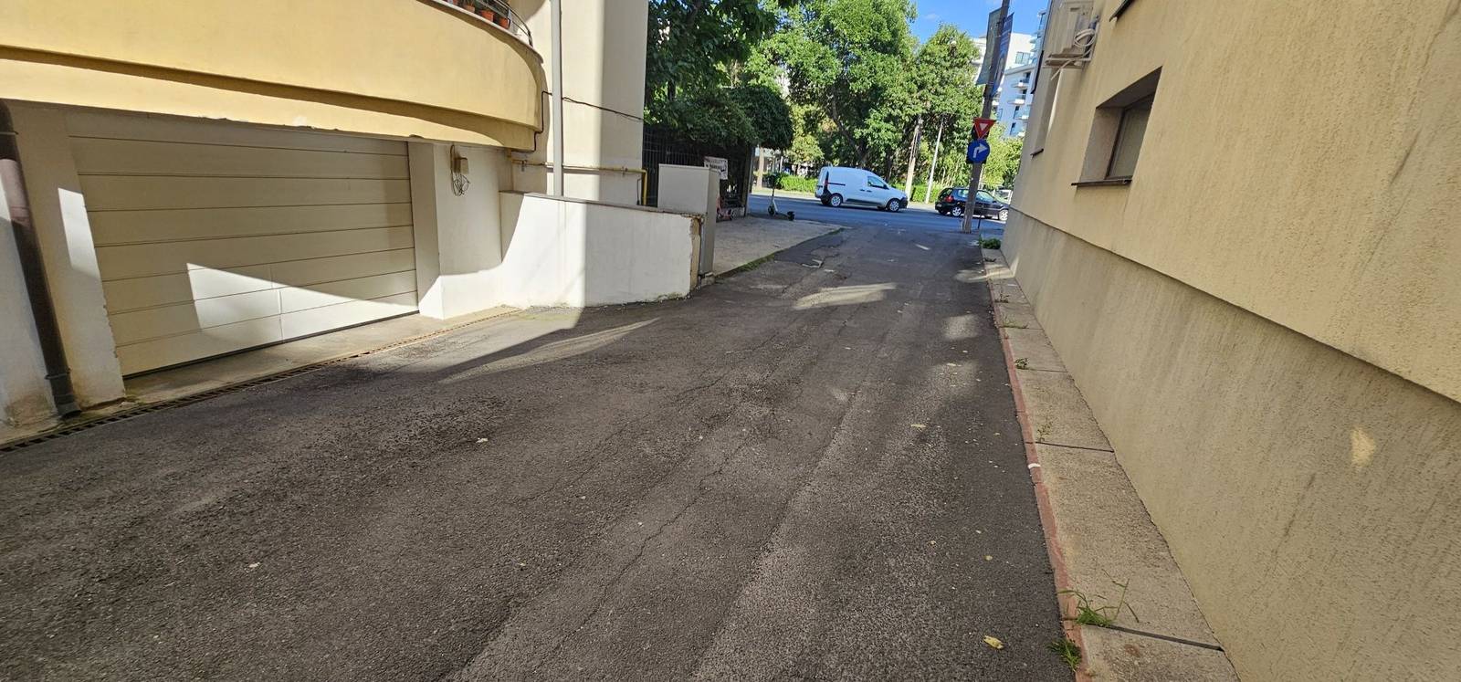 Loc de parcare interior de închiriat în Strada Caramfil 43, Baneasa