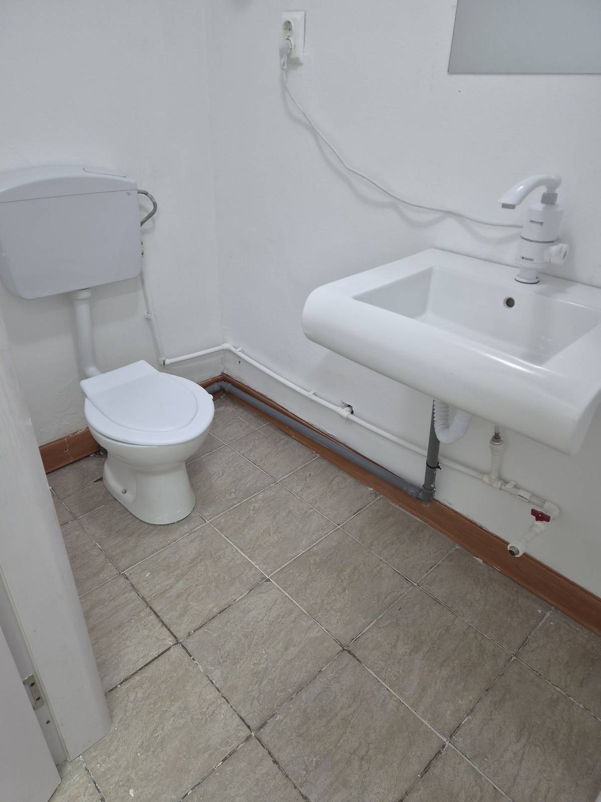 Loc de parcare tip garaj de închiriat în Băneasa, Sectorul 1 – fotografia 4