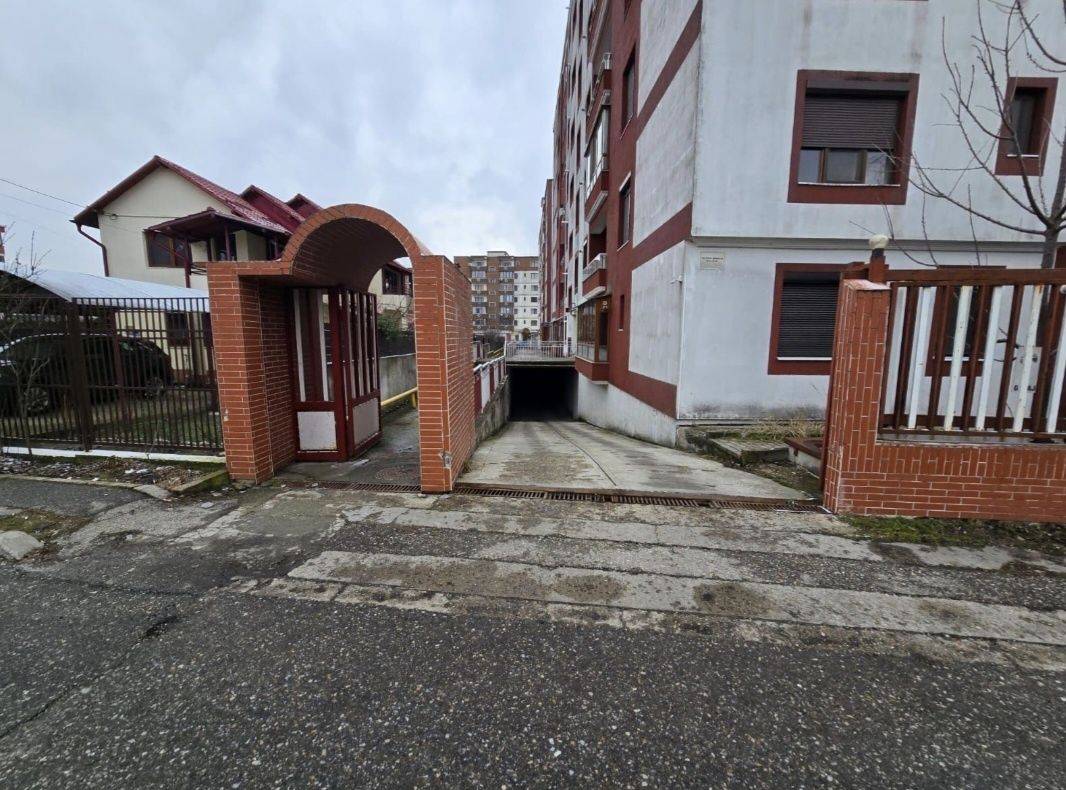 Loc de parcare tip garaj de vânzare în Strada Petre Ispirescu, Pitesti