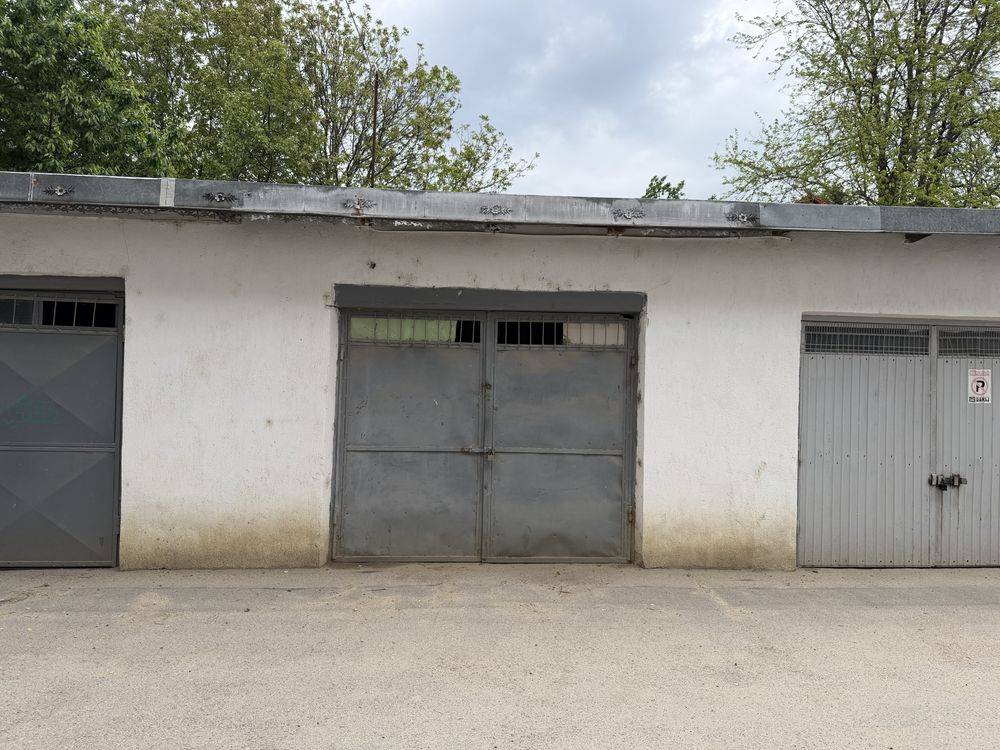 Loc de parcare tip garaj de vânzare în Botosani