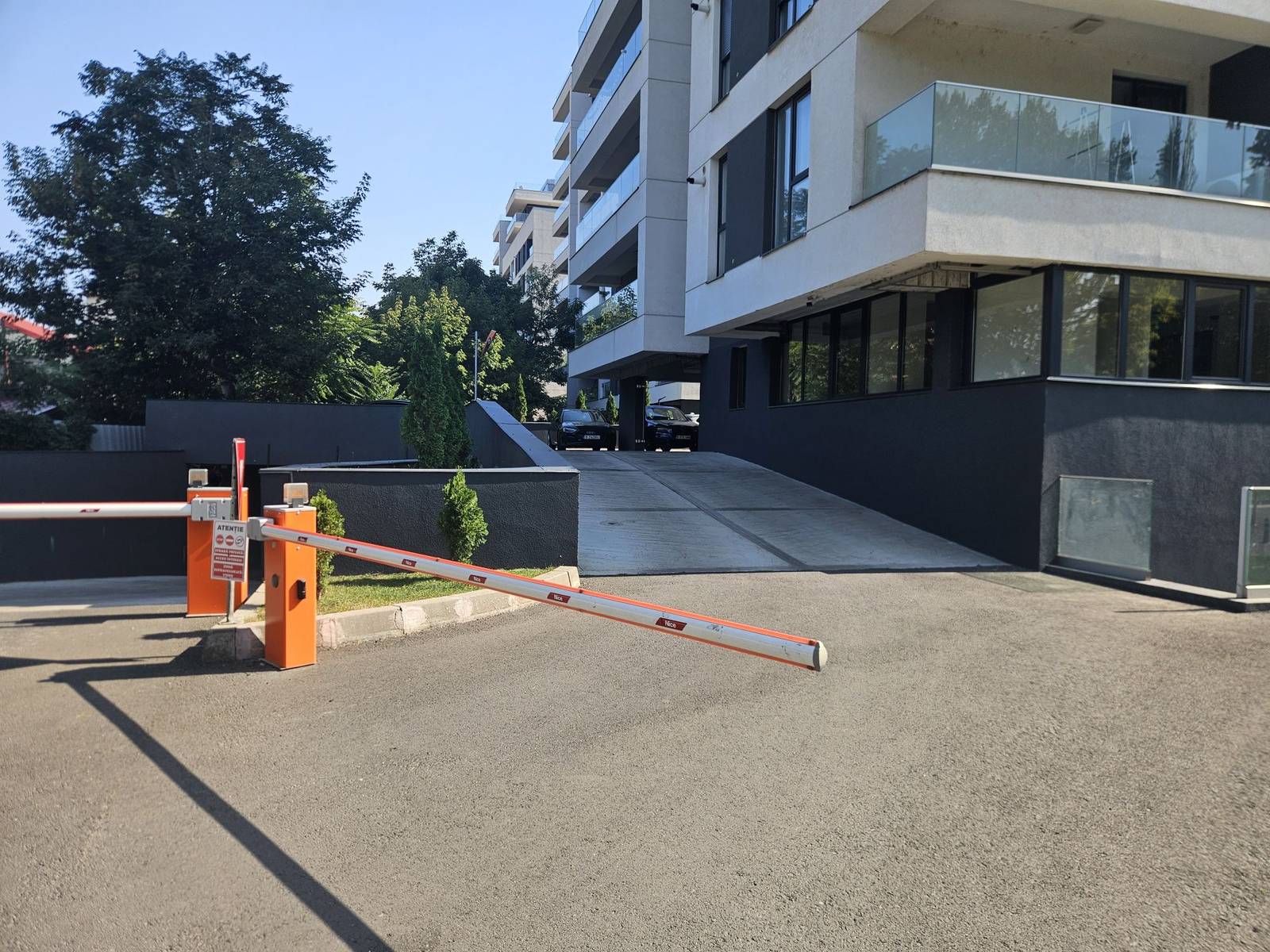 Loc de parcare exterior de vânzare în Sectorul 6