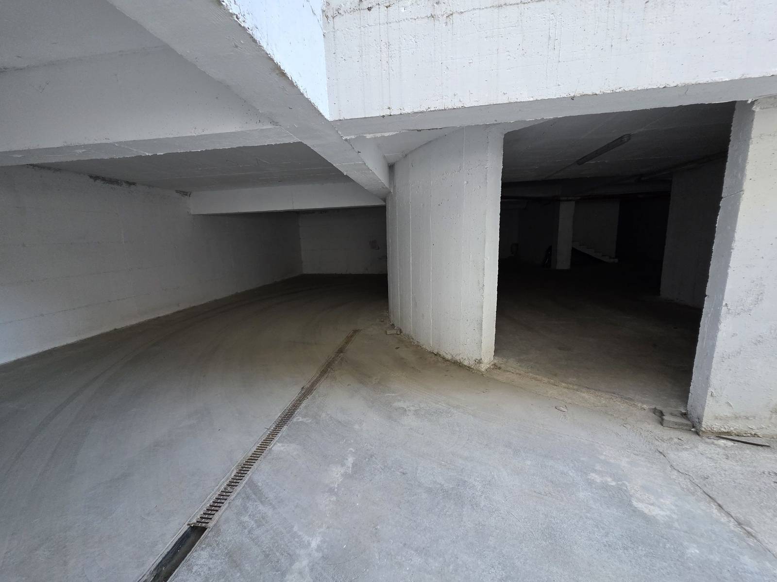 Loc de parcare interior de vânzare în Strada Liviu Rebreanu 3-5, Brasov – fotografia 2