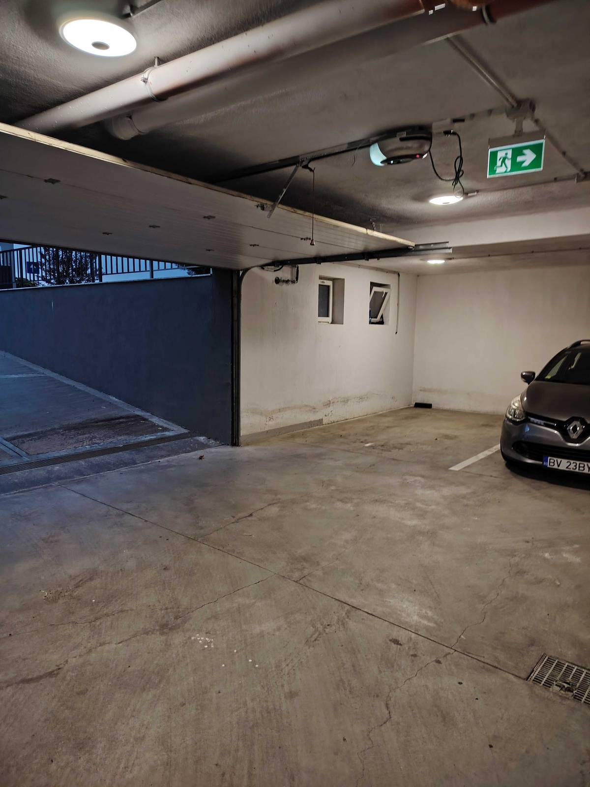 Loc de parcare interior de vânzare în Strada Lebedei 27, Brasov