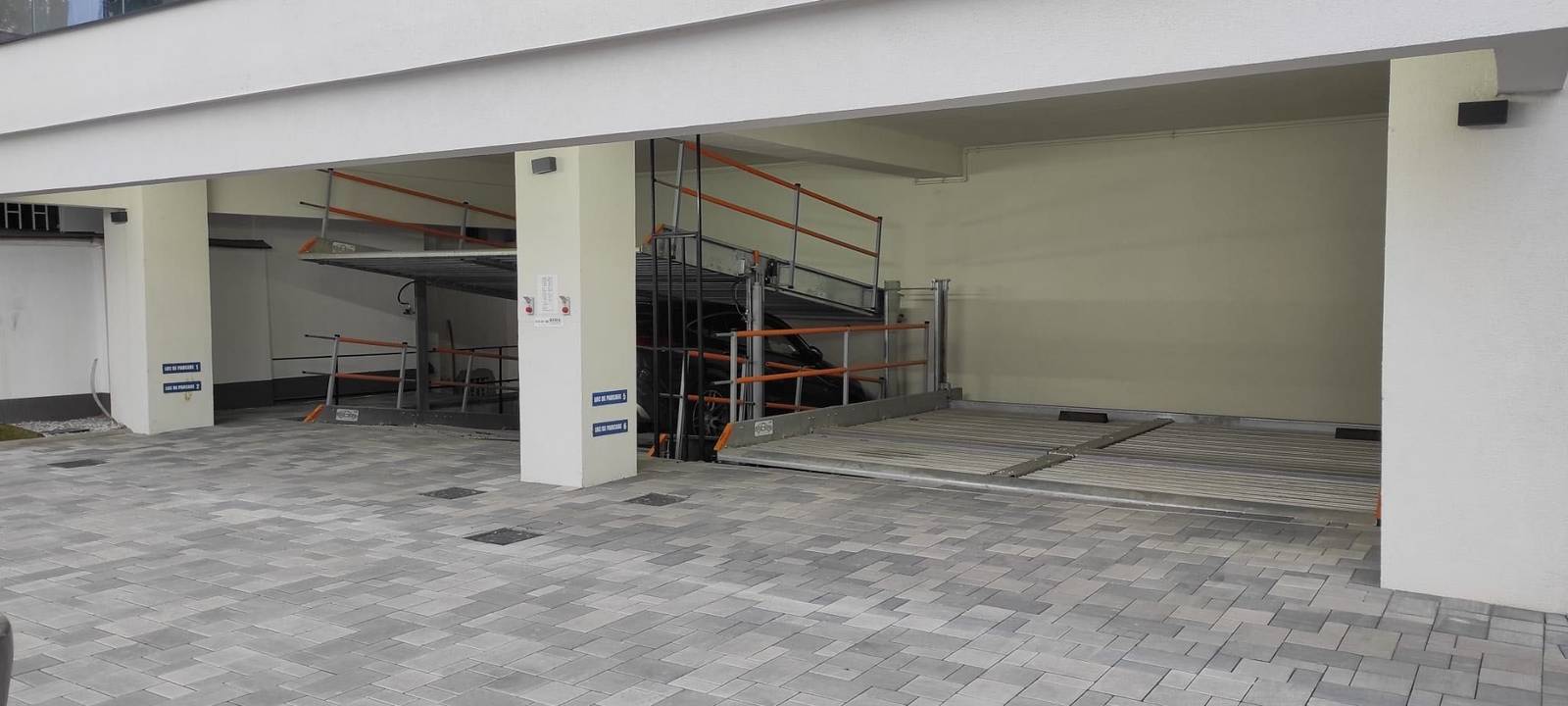 Loc de parcare interior de vânzare în Strada Crinului 1, Oradea