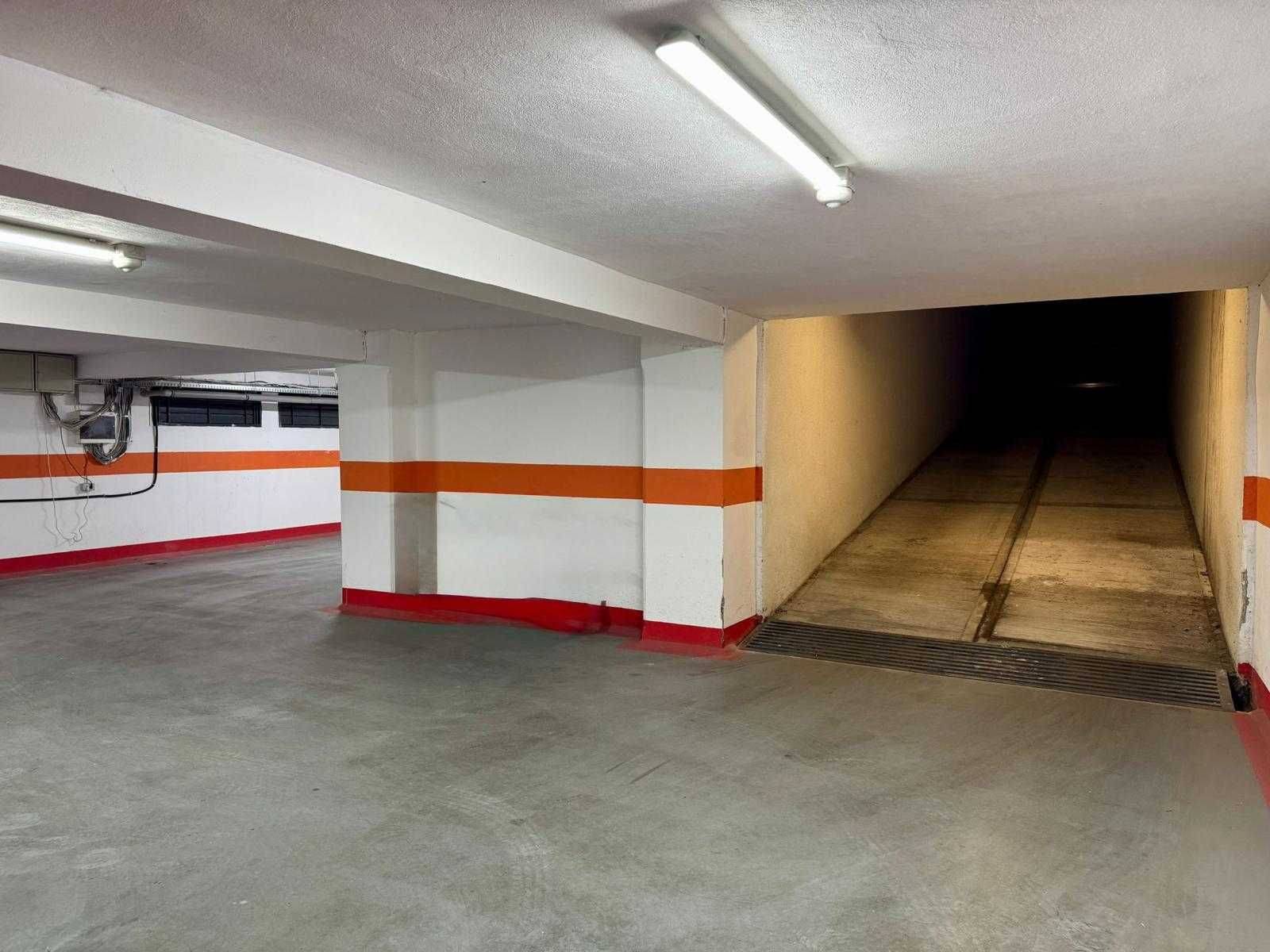 Loc de parcare interior de vânzare în Calea Grivitei, Sectorul 1